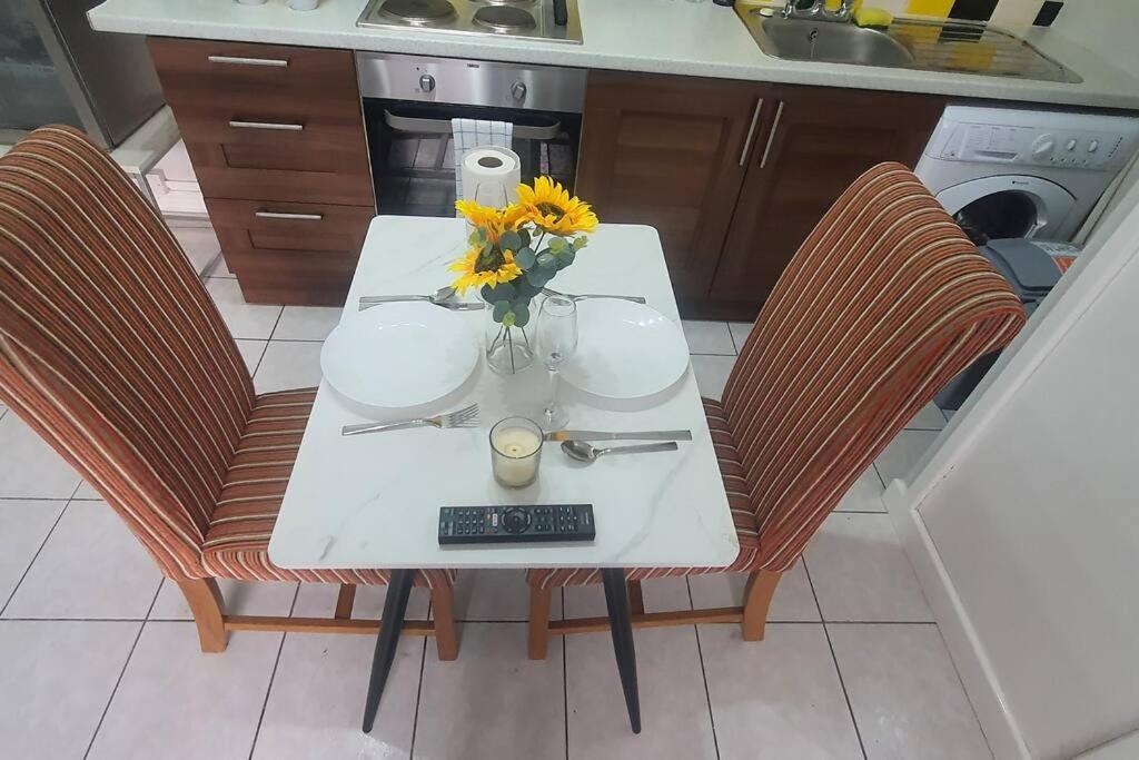 Lister Park Bradford Stylish 1Bed Coach House - Quiet & Tranquil Cottage & Parking מראה חיצוני תמונה