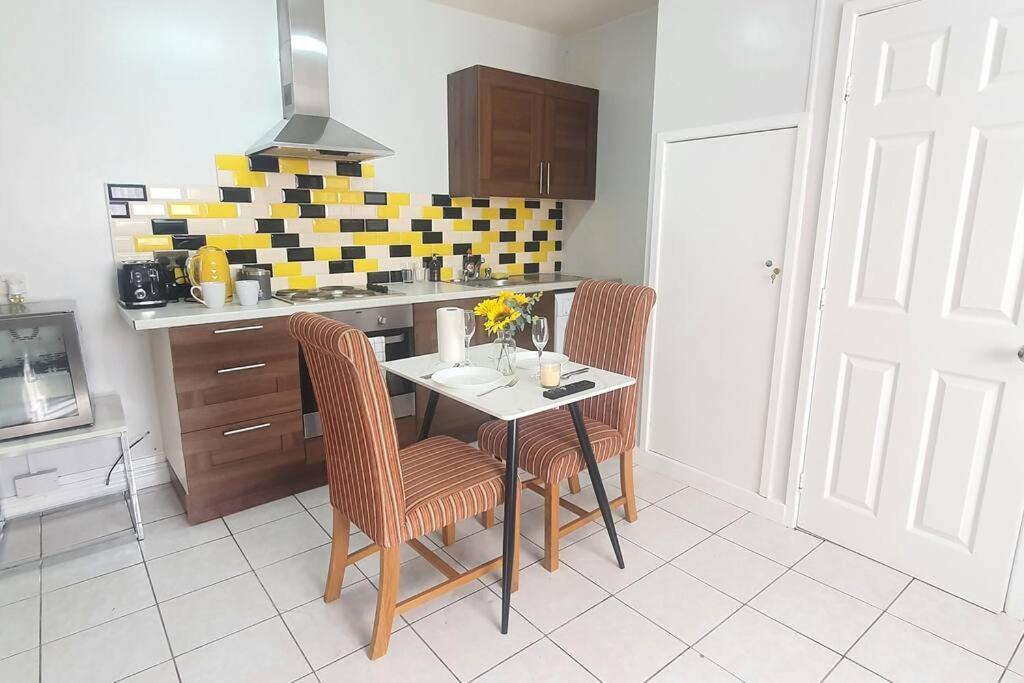 Lister Park Bradford Stylish 1Bed Coach House - Quiet & Tranquil Cottage & Parking מראה חיצוני תמונה
