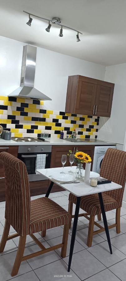 Lister Park Bradford Stylish 1Bed Coach House - Quiet & Tranquil Cottage & Parking מראה חיצוני תמונה